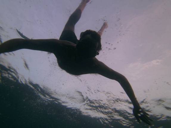 Fazendo snorkel nas águas azul-transparentes de St. Pierre, no norte de Martinica